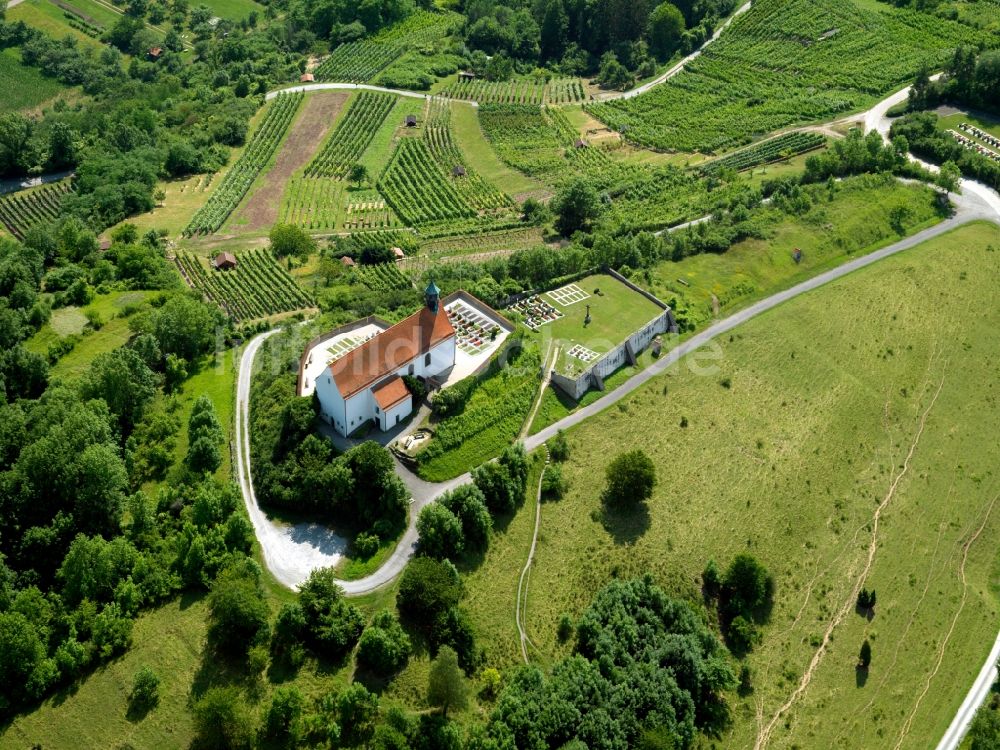 Tübingen von oben - Die Sankt-Remigius-Kapelle auf dem Kapellenberg bei Thübingen im Bundesland Baden-Württemberg