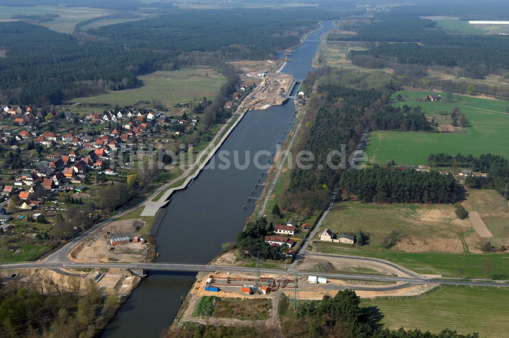 WUSTERWITZ aus der Vogelperspektive: Die Schleuse in Wusterwitz und die Brücke Wusterwitzer Straße am Elbe-Havel-Kanal