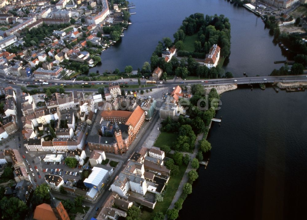 Luftbild Berlin - Die Schlossinsel und das Rathaus Köpenick in Berlin