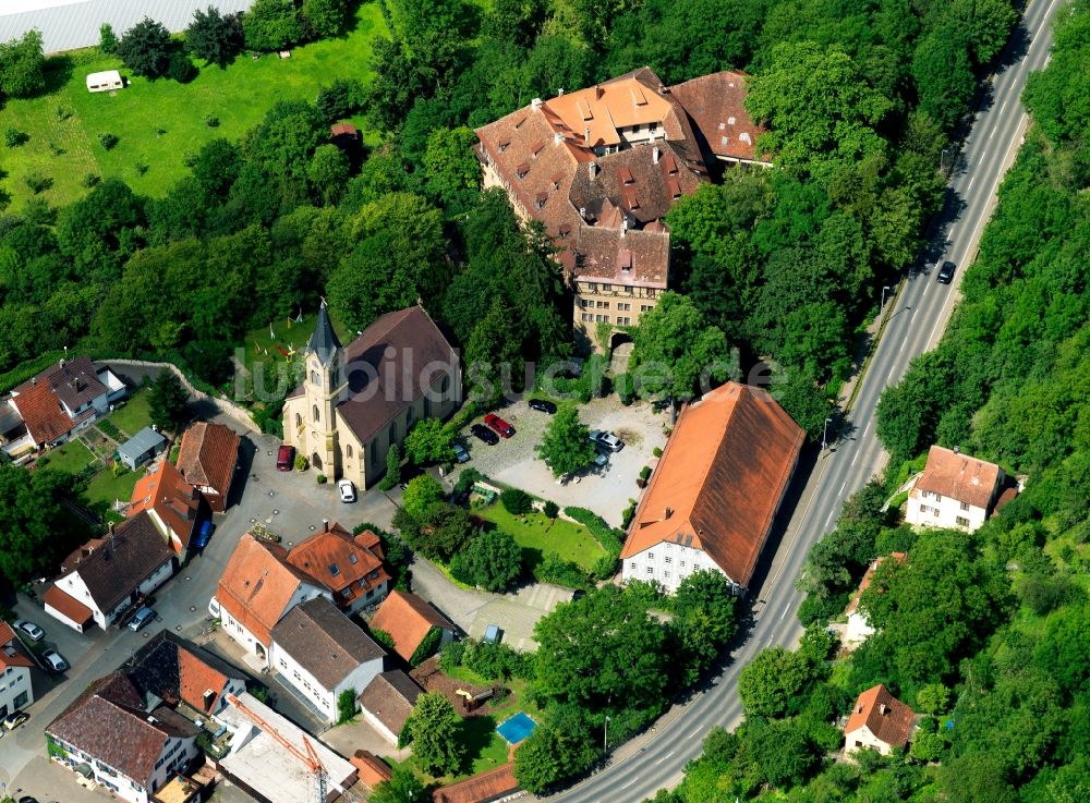 Remseck-Hochberg aus der Vogelperspektive: Die Schloßkirche in Remseck-Hochberg im Baden-Württemberg