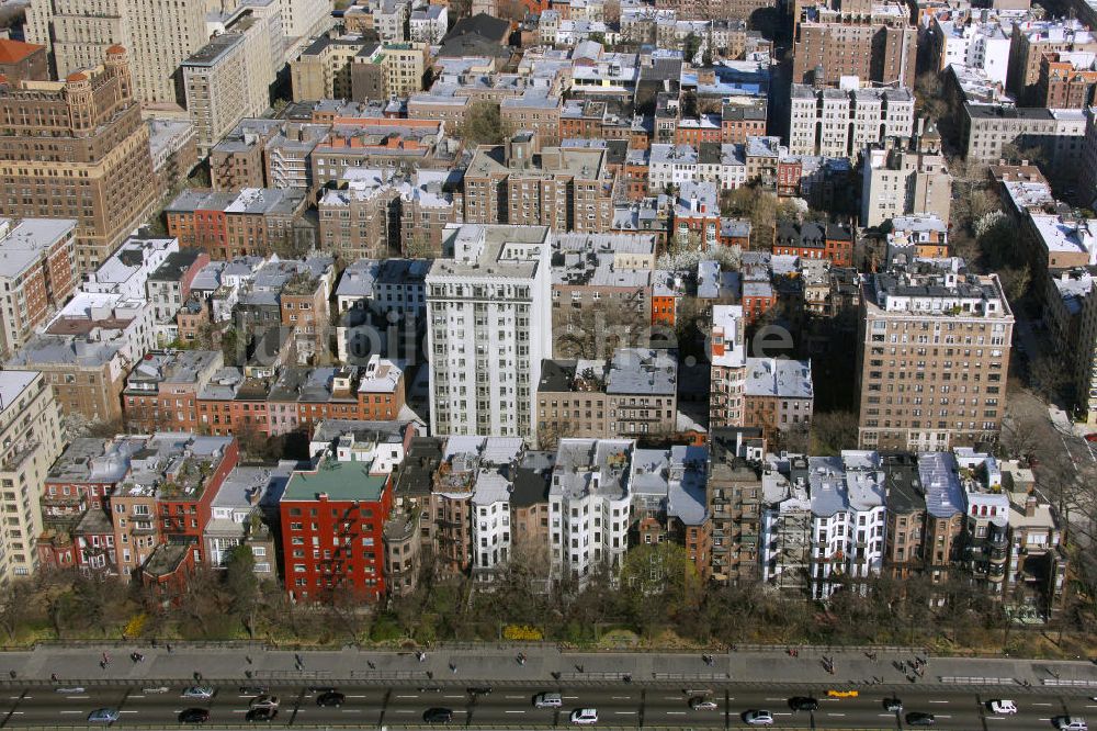 Luftbild New York - Die Schnellstraße Brooklyn Queens Expy I-78 durch den Bezirk Brooklyn Heights