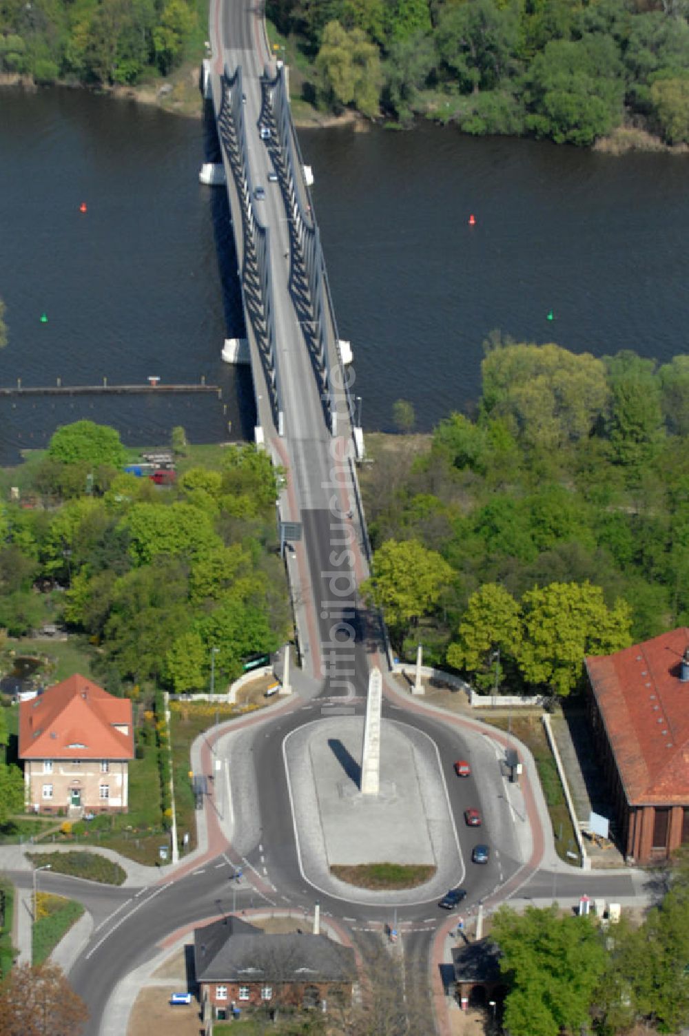 Luftbild Brandenburg an der Havel - Die Seegartenbrücke zwischen Kirchmöser und Plaue