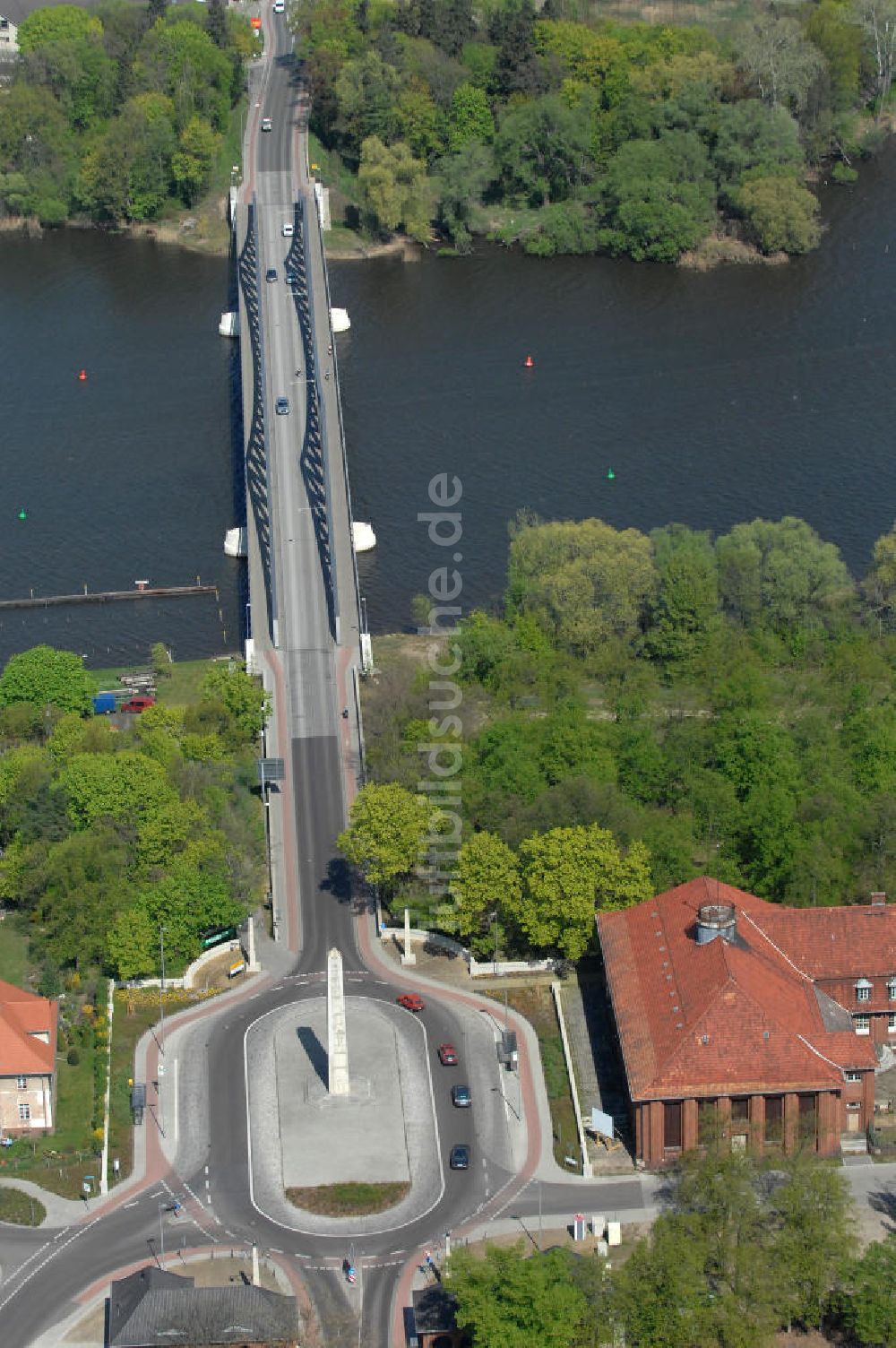 Luftaufnahme Brandenburg an der Havel - Die Seegartenbrücke zwischen Kirchmöser und Plaue