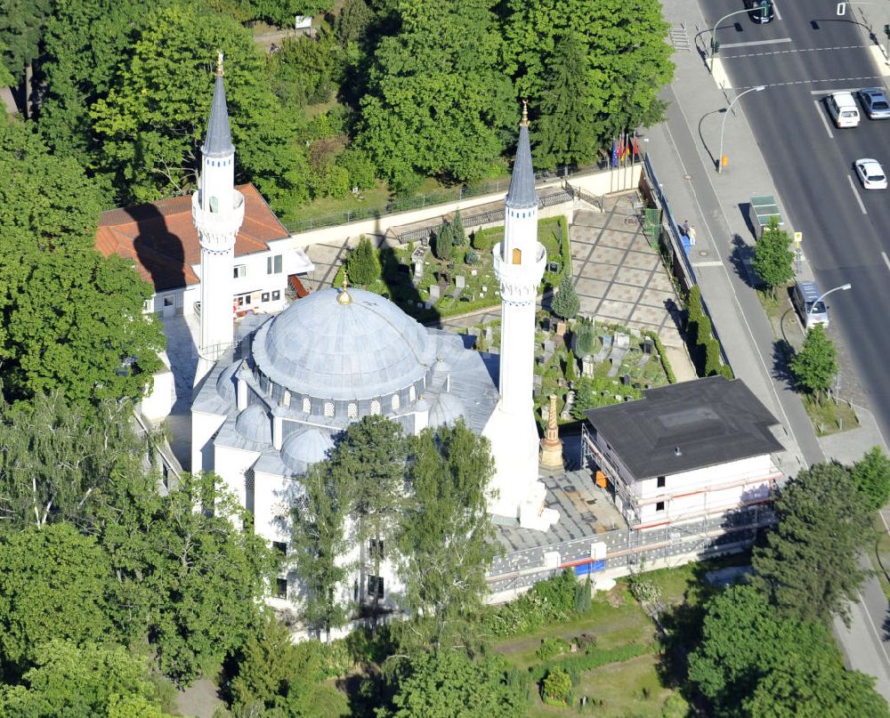 Luftbild Berlin Tempelhof - Die Sehitlik-Moschee in Berlin-Neukölln