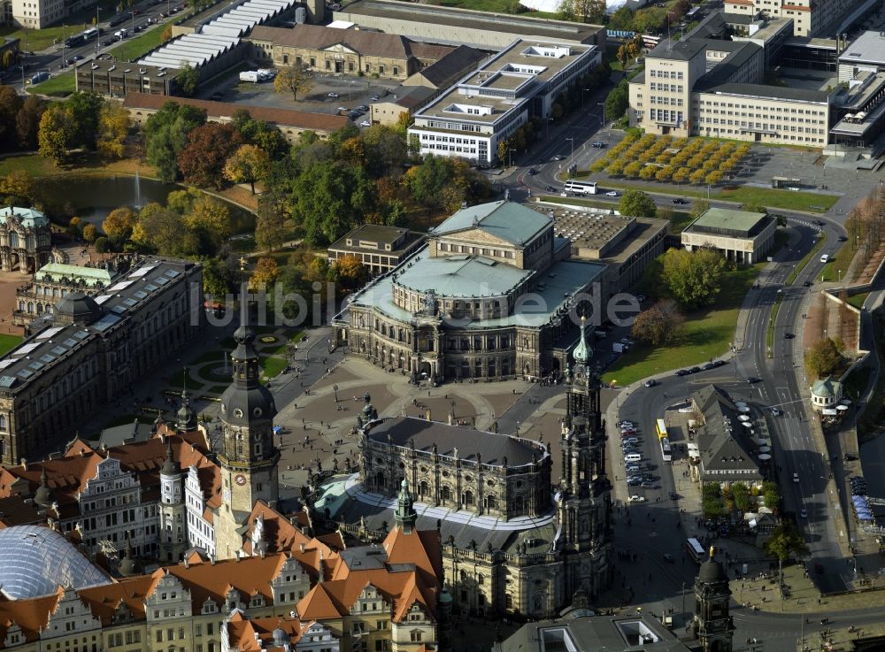 Dresden von oben - Die Semperoper in Dresden im Bundesland Sachsen