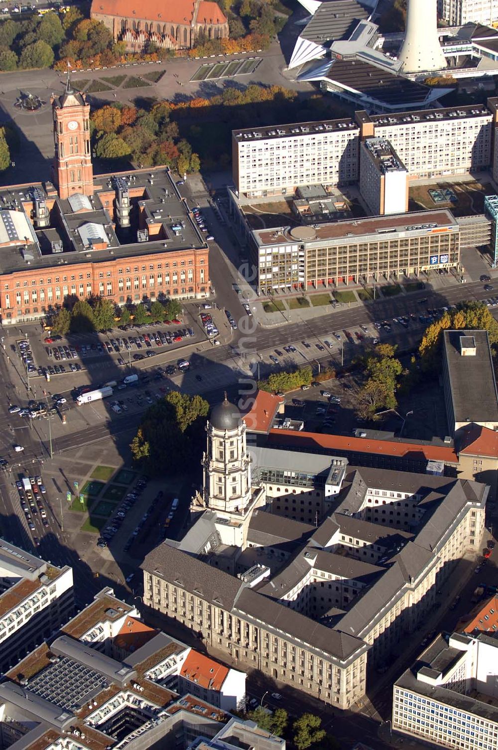 Luftaufnahme Berlin - die Senatsverwaltung für Inneres und Sport mit dem Roten Rathaus