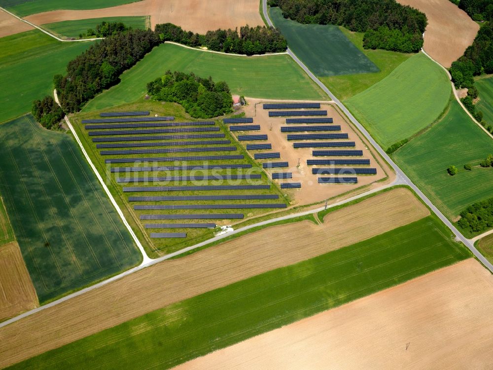 Forchheim aus der Vogelperspektive: Die Solaranlage im oberfränkischen Forchheim im Bundesland Bayern