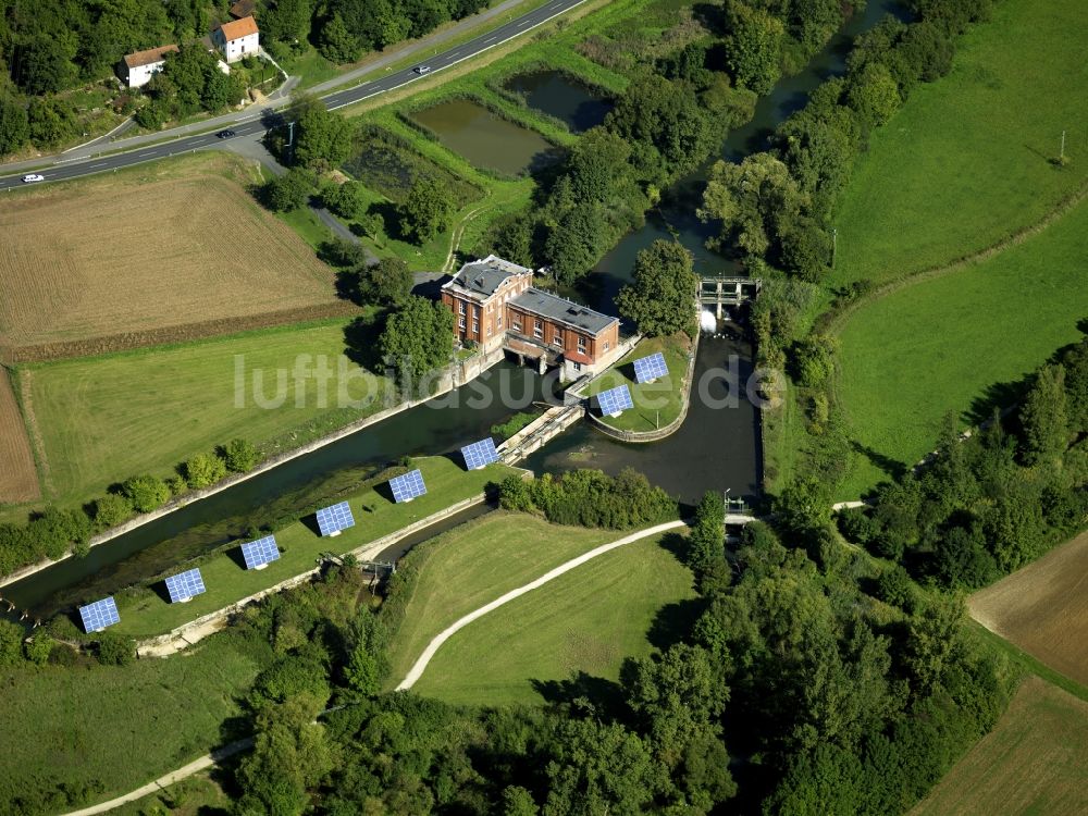 Forchheim von oben - Die Solaranlage im oberfränkischen Forchheim im Bundesland Bayern