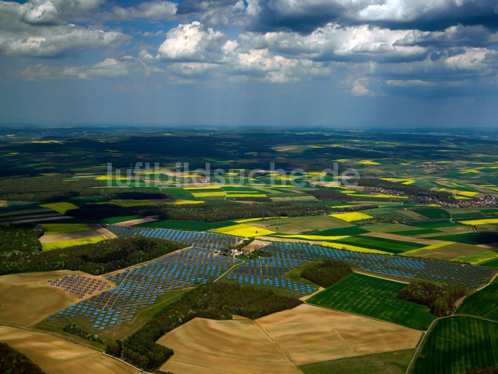 Luftaufnahme Arnstein - Die Solaranlage im unterfränkischen Arnstein im Landkreis Main-Spessart im Bundesland Bayern