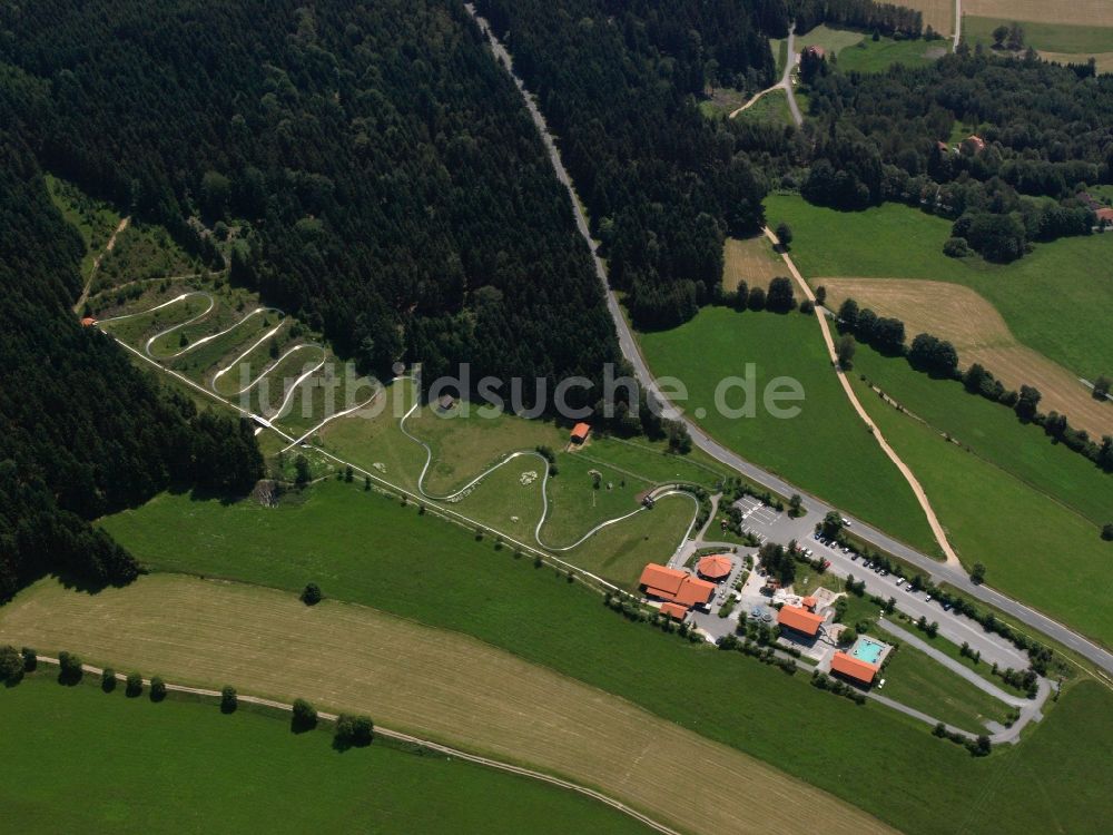 Sankt Englmar von oben - Die Sommerrodelbahn EGIDI-Buckel im Ortsteil Grün in Sankt Englmar im Bundesland Bayern