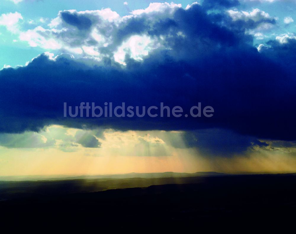 Luftbild Erfurt - Die vom Sonnenlicht durchbrochene Wolkendecke über dem Steigerwald bei Erfurt