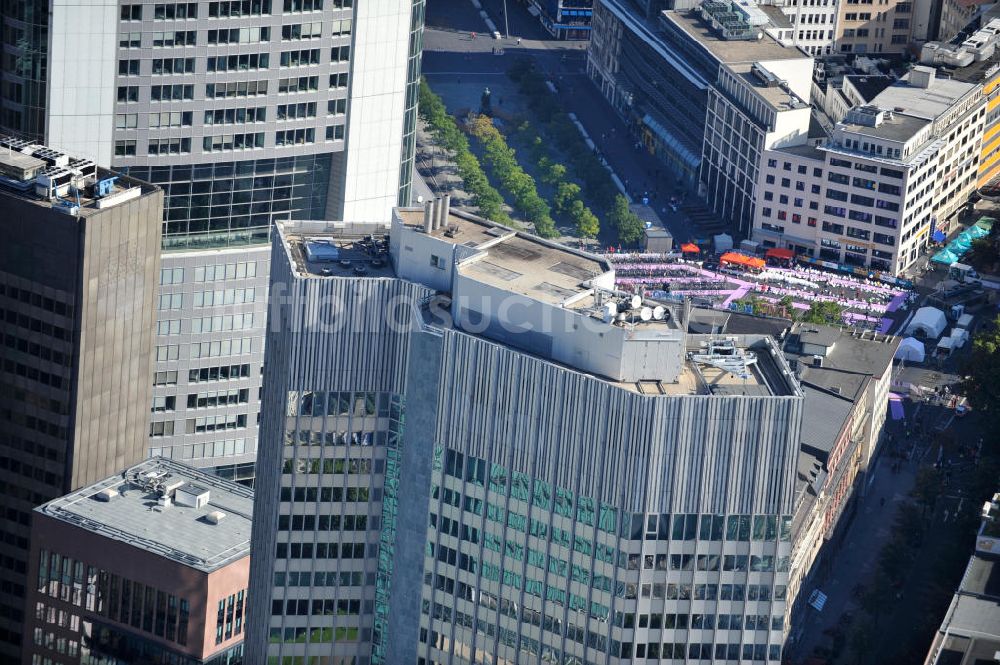 Frankfurt am Main von oben - Die Spitze des Hochhauses des Eurotower der EZB ( Europäische Zentralbank ) in der Kaiserstraße in Frankfurt am Main