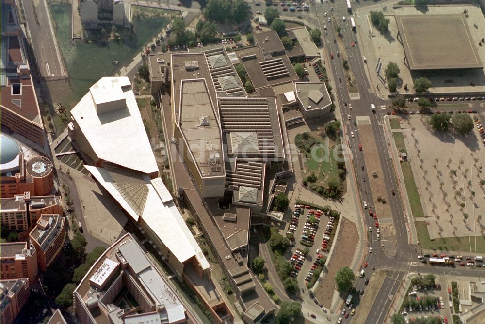 Luftbild Berlin - Die Staatsbibliothek, das Stage-Theater und die Neue Nationalgalerie in Berlin-Mitte