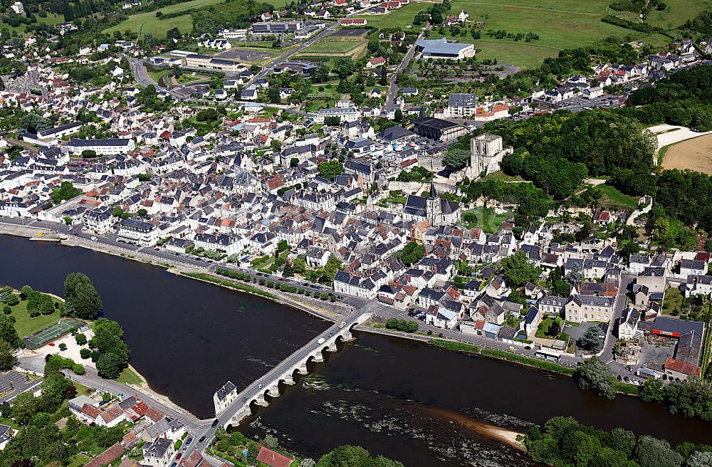 Montrichard aus der Vogelperspektive: Die Stadt Montrichard am Fluss Cher im Loiretal