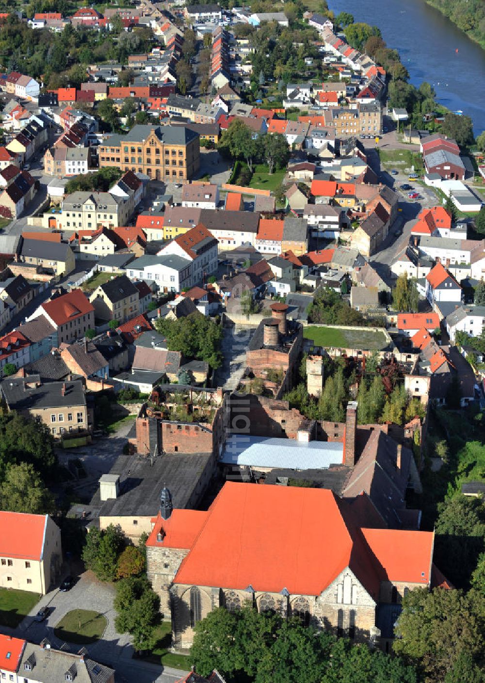 Nienburg / Saale aus der Vogelperspektive: Die Stadt Nienburg (Saale) im Salzlandkreis in Sachsen-Anhalt