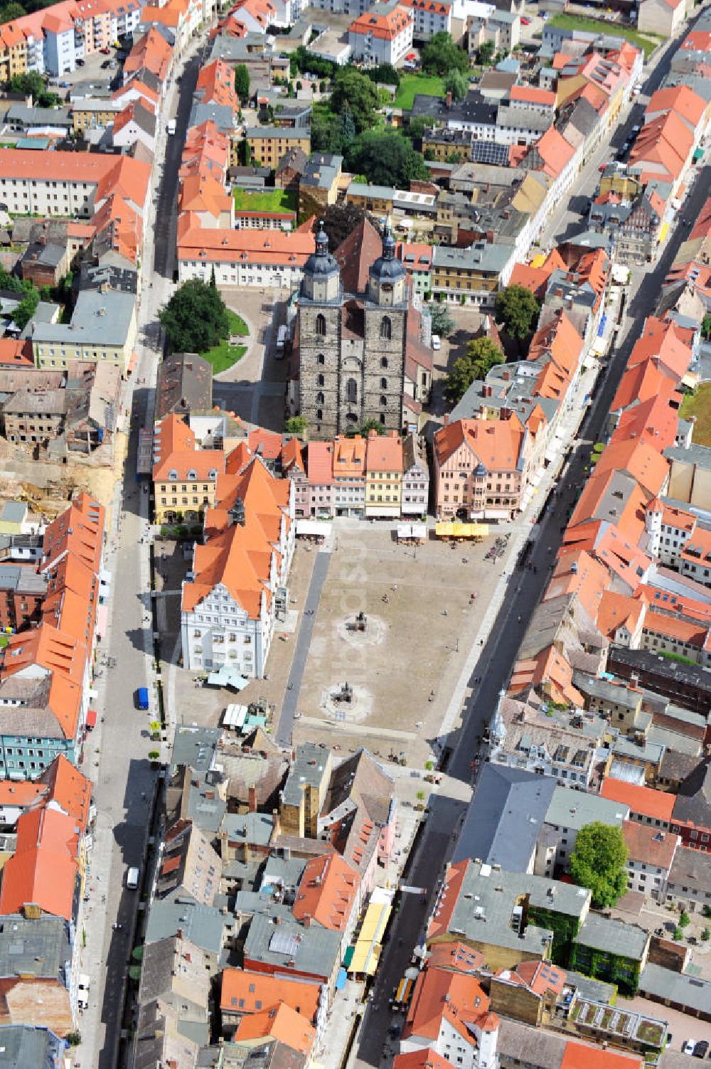 Wittenberg aus der Vogelperspektive: Die Stadt- und Pfarrkirche St. Marien am Marktplatz von Wittenberg in Sachsen-Anhalt