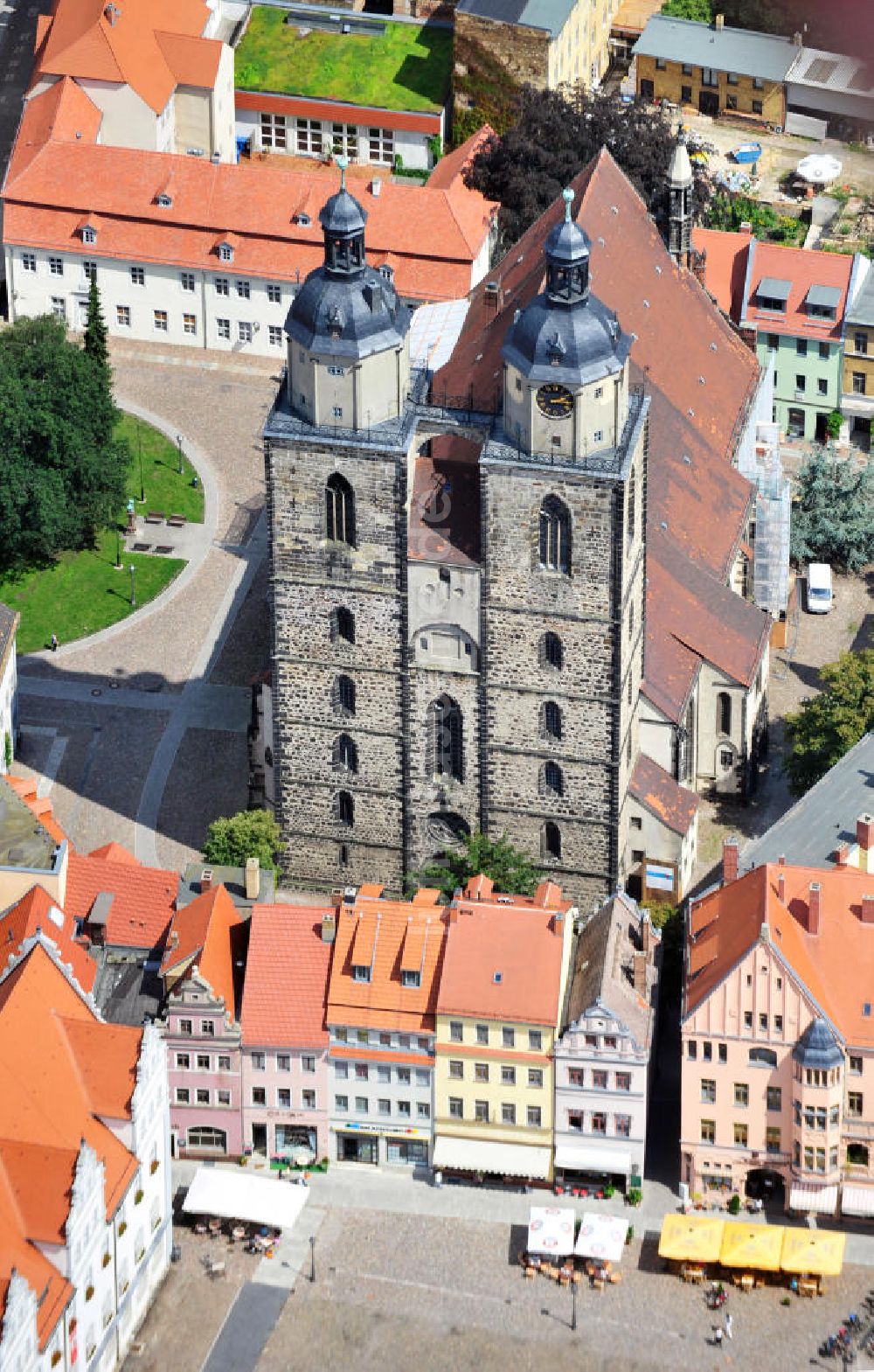 Luftaufnahme Wittenberg - Die Stadt- und Pfarrkirche St. Marien am Marktplatz von Wittenberg in Sachsen-Anhalt