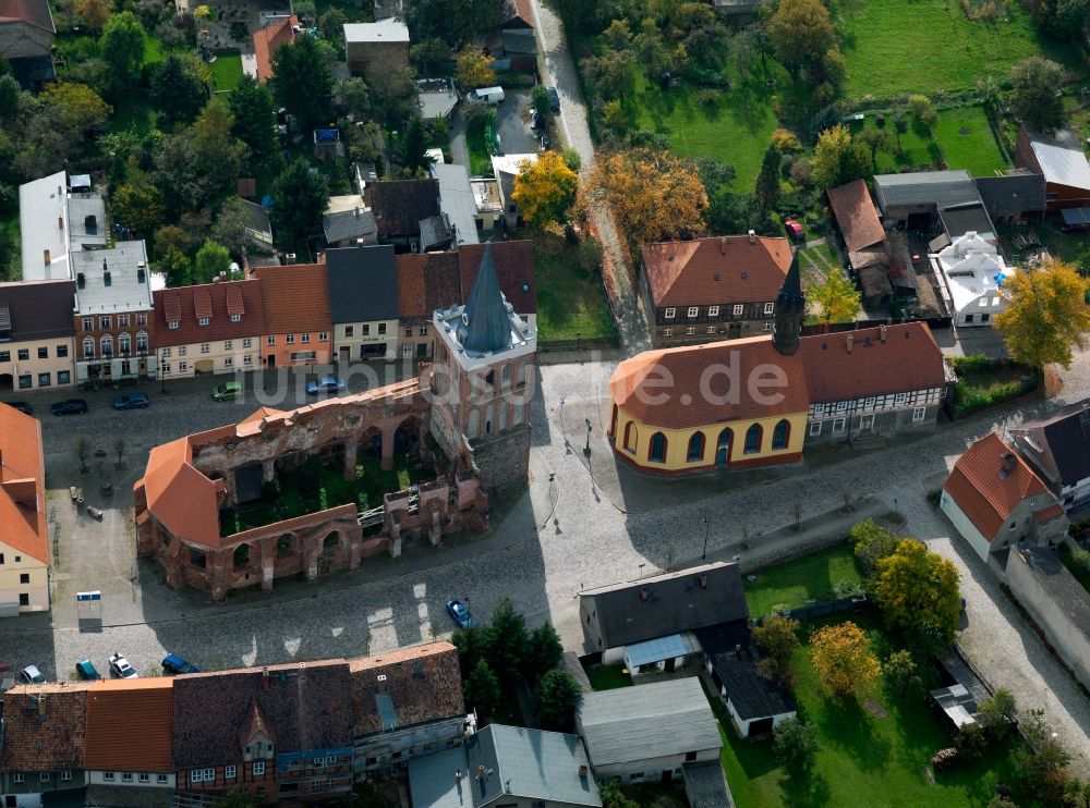 Lieberose von oben - Die Stadtkirche in Lieberose im Bundesland Brandenburg