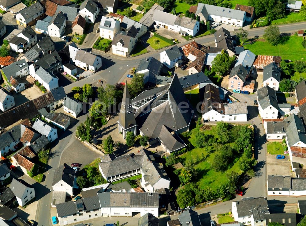 Luftaufnahme Nachtsheim - Die St.-Stephanus-Kirche in Nachtsheim im Bundesland Rheinland-Pfalz