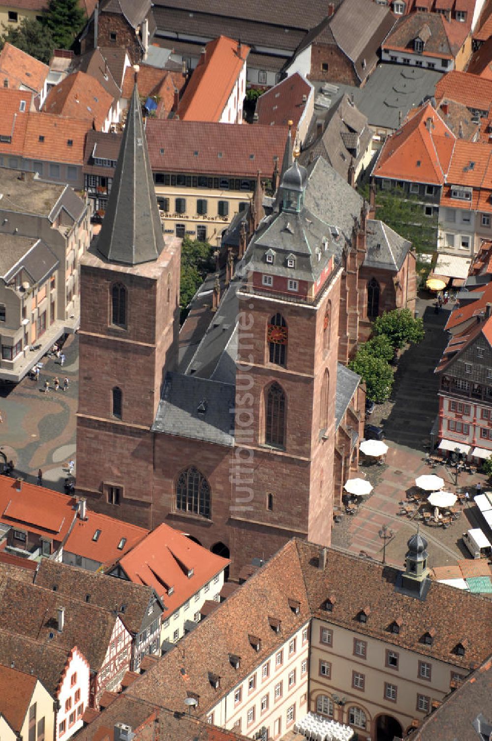 Neustadt an der Weinstraße aus der Vogelperspektive: Die Stiftskirche in Neustadt an der Weinstraße