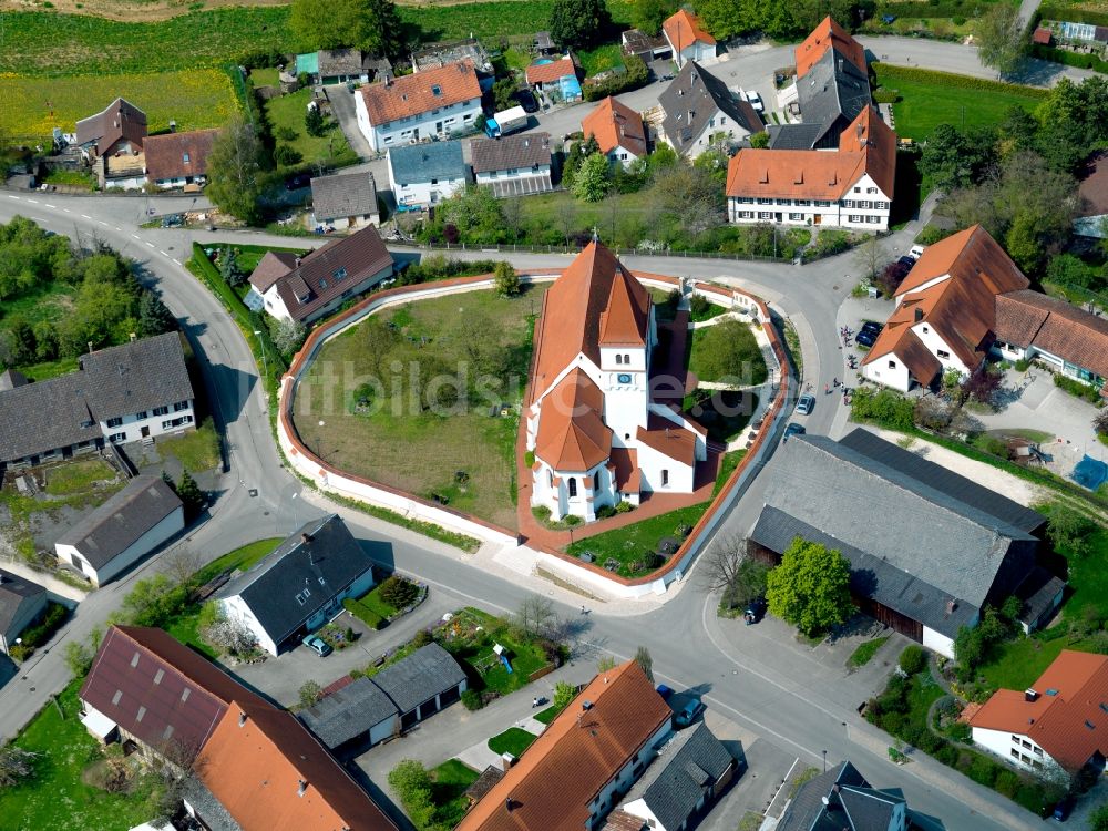 Luftaufnahme Bernstadt - Die St.Lambert-Kirche in Bernstadt im Bundesland Baden-Württemberg