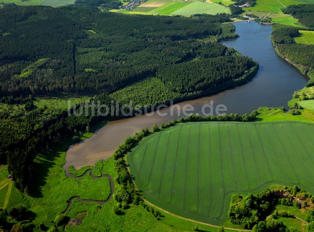 Luftaufnahme Schleiz - Die Talsperre Lössau im Ortsteil Langenbuch in Schleiz im Bundesland Thüringen