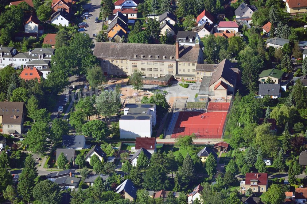 Berlin von oben - Die Ulmen Grundschule in Kaulsdorf im Bezirk Marzahn-Hellersdorf in Berlin