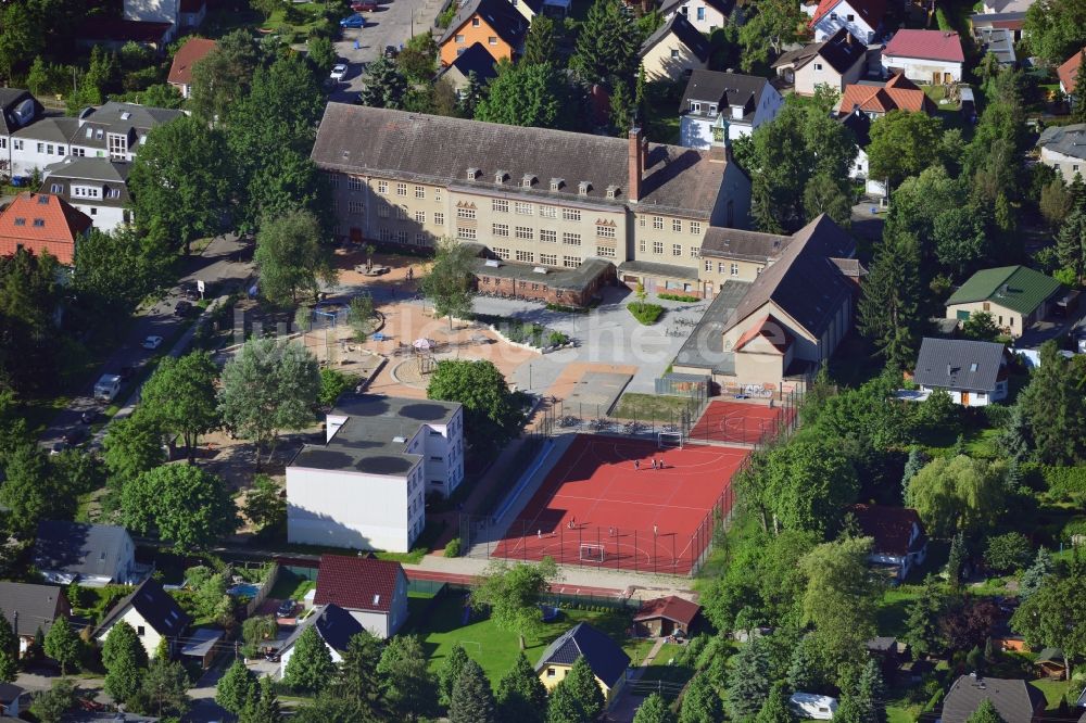 Berlin aus der Vogelperspektive: Die Ulmen Grundschule in Kaulsdorf im Bezirk Marzahn-Hellersdorf in Berlin