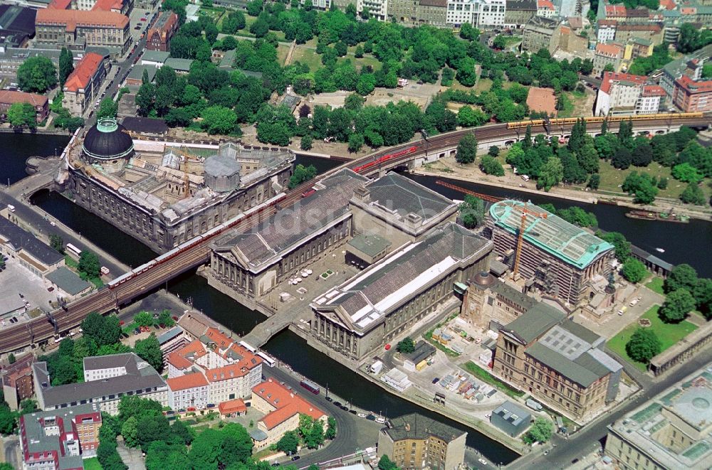 Berlin von oben - Die UNESCO-Welterbe Museumsinsel Berlin in Berlin-Mitte