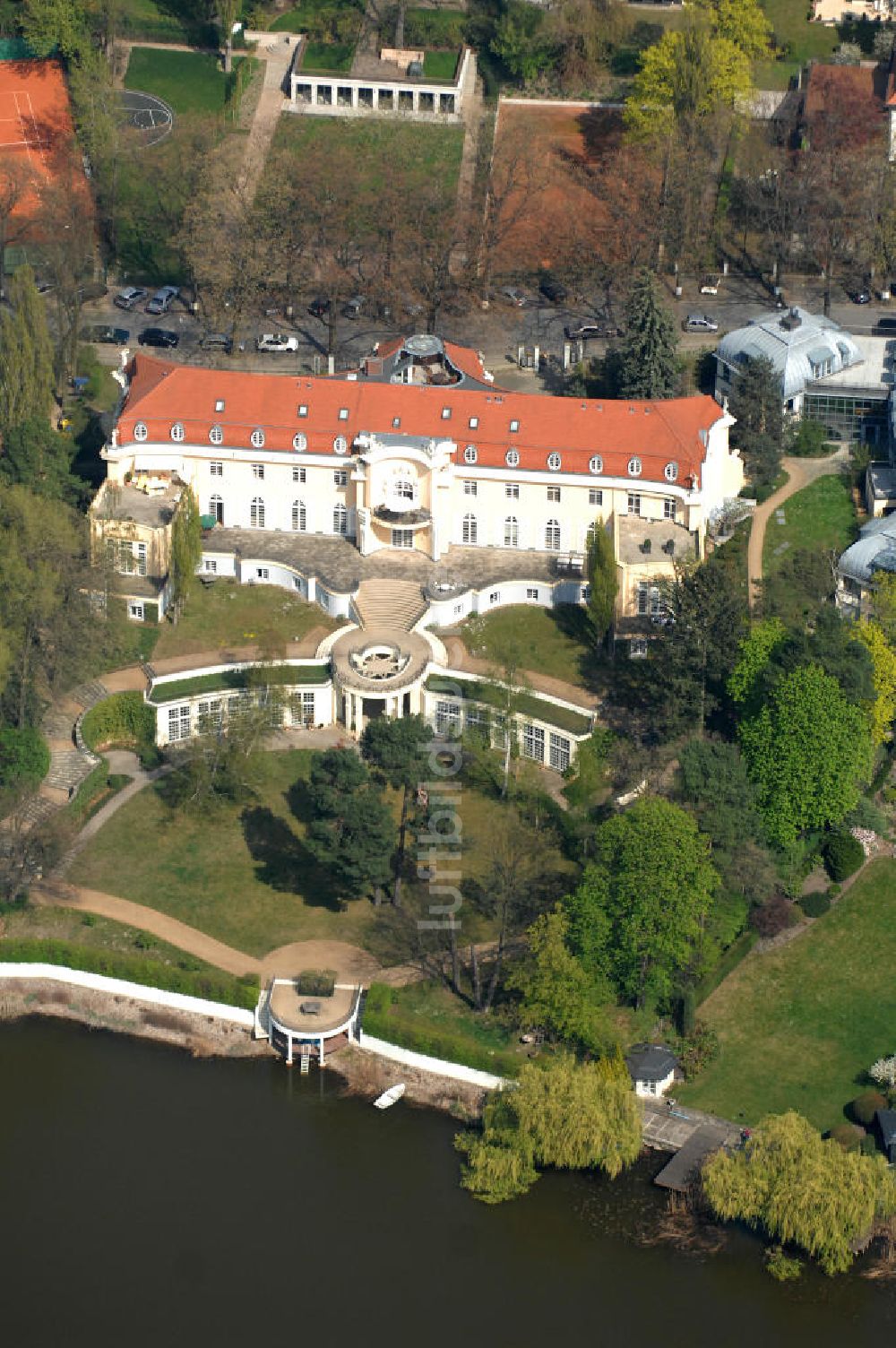 Luftaufnahme Berlin - Die Villa Konschewski (auch Oskar-Kaufmann-Villa, 1923) in Berlin-Grunewald