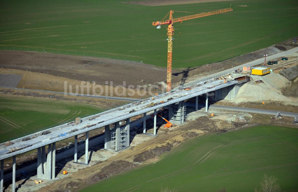 Buttstädt aus der Vogelperspektive: Die Vorschub- Bauarbeiten an der Gänsebachtalbrücke bei Buttstädt in Thüringen