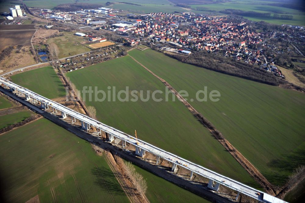 Buttstädt von oben - Die Vorschub- Bauarbeiten an der Gänsebachtalbrücke bei Buttstädt in Thüringen