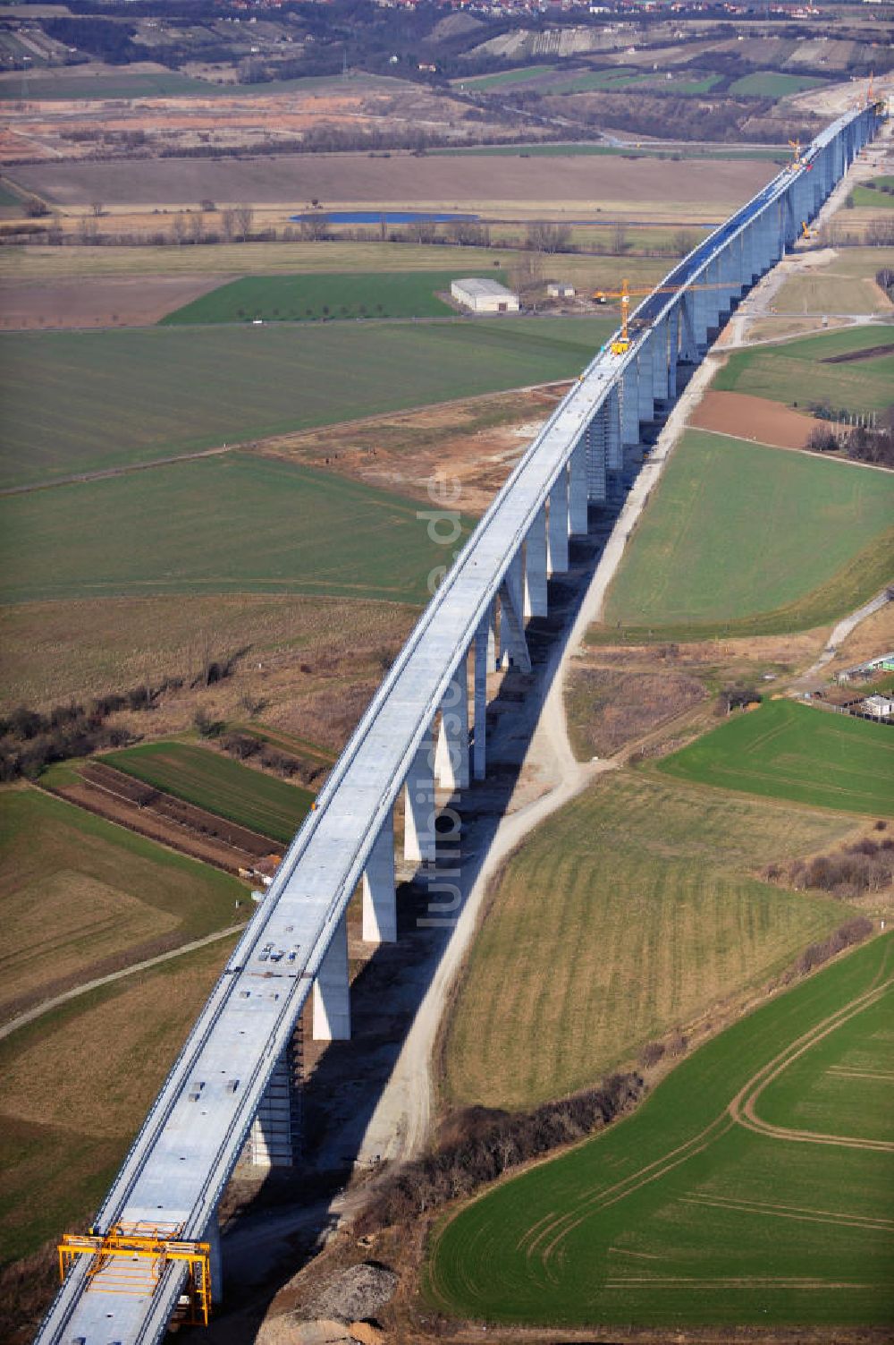 Luftbild Karsdorf - Die Vorschub- Bauarbeiten an der Unstruttalbrücke bei Karsdorf in Sachsen-Anhalt