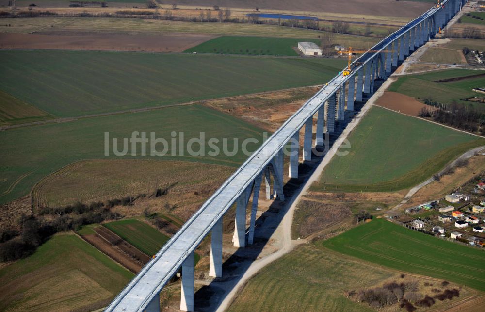 Luftaufnahme Karsdorf - Die Vorschub- Bauarbeiten an der Unstruttalbrücke bei Karsdorf in Sachsen-Anhalt