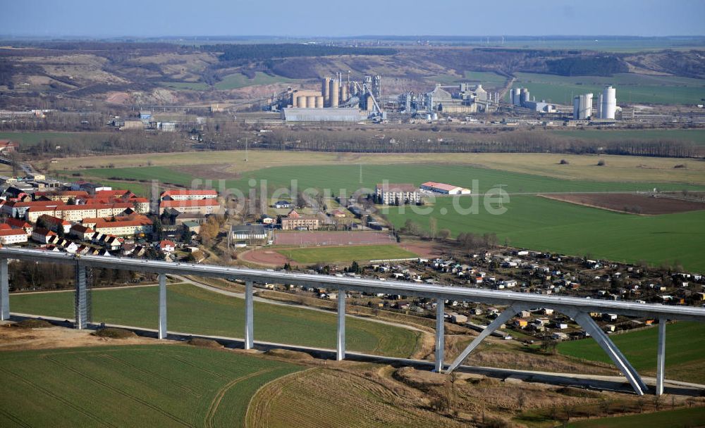 Luftbild Karsdorf - Die Vorschub- Bauarbeiten an der Unstruttalbrücke bei Karsdorf in Sachsen-Anhalt