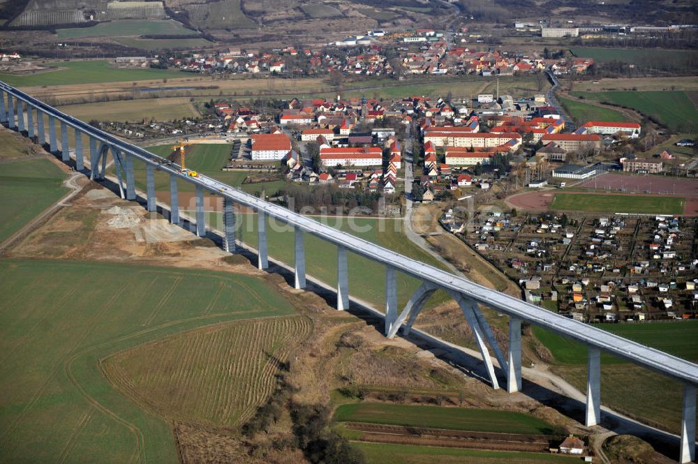 Luftaufnahme Karsdorf - Die Vorschub- Bauarbeiten an der Unstruttalbrücke bei Karsdorf in Sachsen-Anhalt