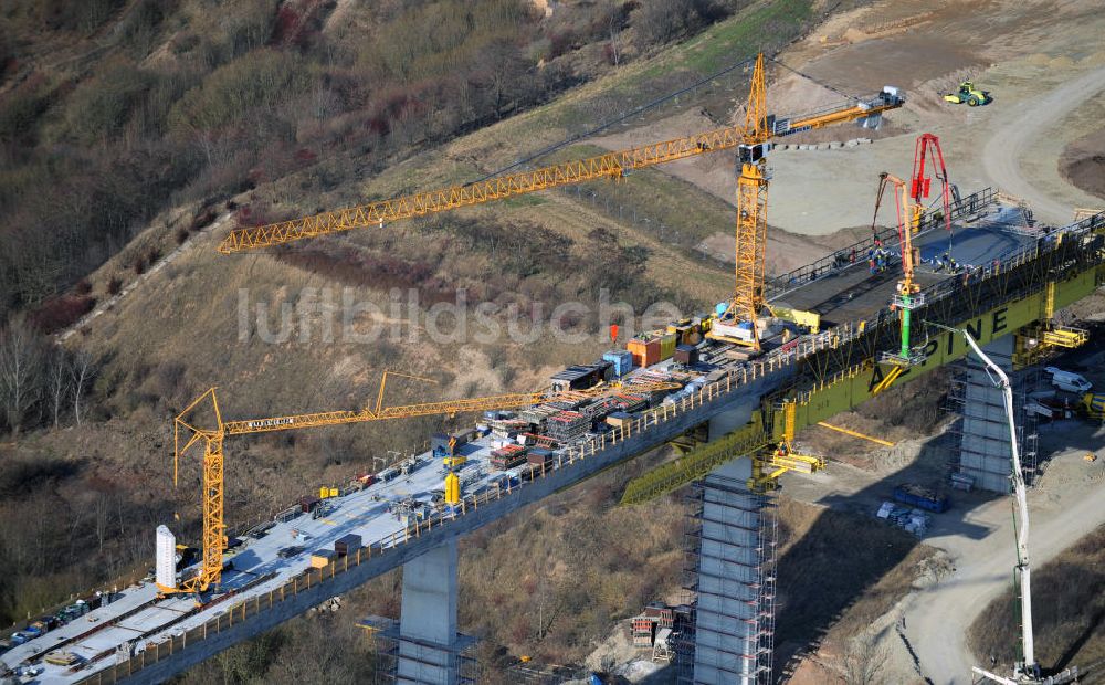 Luftaufnahme Karsdorf - Die Vorschub- Bauarbeiten an der Unstruttalbrücke bei Karsdorf in Sachsen-Anhalt