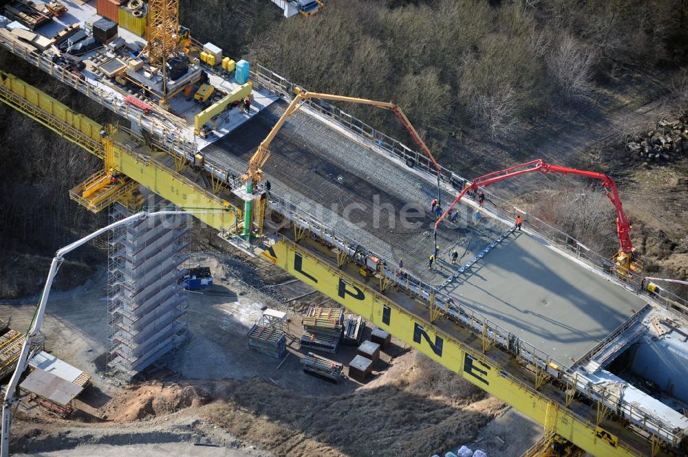 Luftaufnahme Karsdorf - Die Vorschub- Bauarbeiten an der Unstruttalbrücke bei Karsdorf in Sachsen-Anhalt