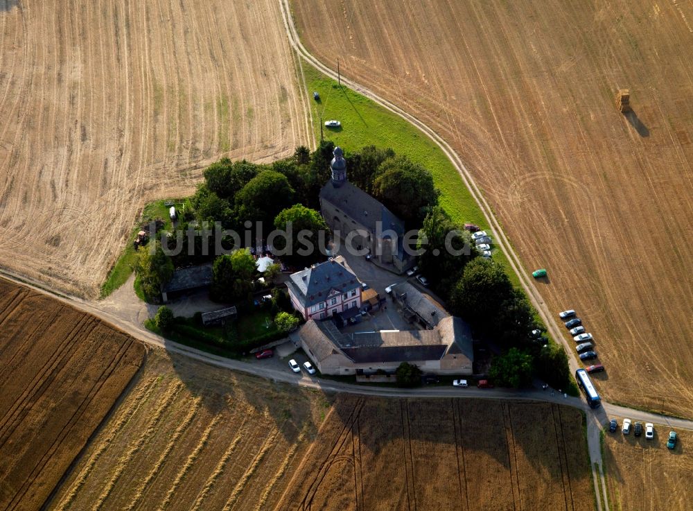 Niedermendig aus der Vogelperspektive: Die Wallfahrtkirche Fraukirch bei Niedermendig im Bundesland Rheinland-Pfalz