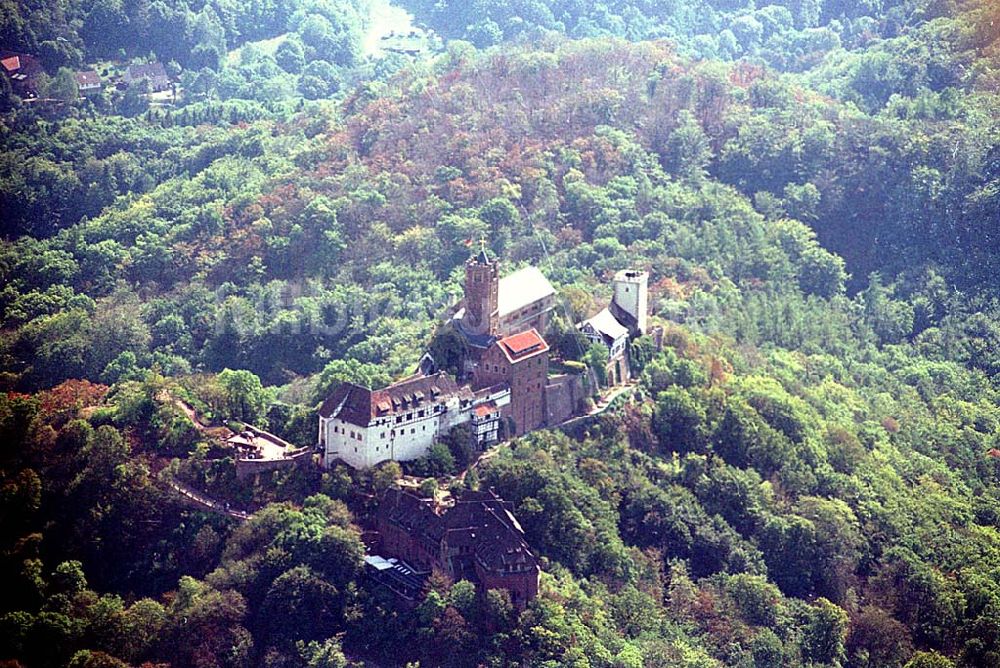 Eisenach/ Thüringen aus der Vogelperspektive: Die Wartburg Wartburg-Stiftung, Auf der Wartburg 99817 Eisenach Telefon: 0 36 91/25 00 Fax: 0 36 91/20 33 42 Email: info@wartburg-eisenach