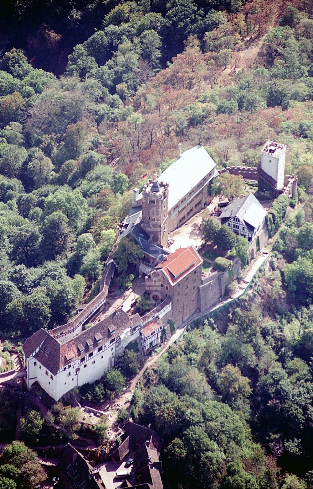 Eisenach/ Thüringen aus der Vogelperspektive: Die Wartburg Wartburg-Stiftung, Auf der Wartburg 99817 Eisenach Telefon: 0 36 91/25 00 Fax: 0 36 91/20 33 42 Email: info@wartburg-eisenach