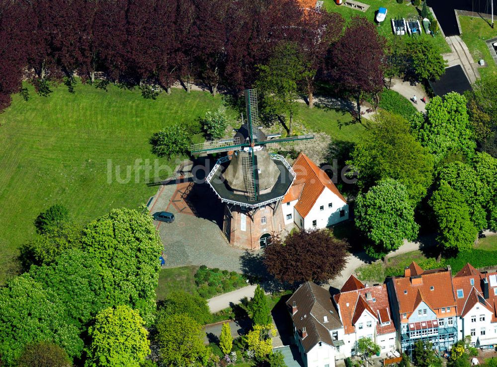 Luftaufnahme Emden - Die Windmühle De Vrouw Johanna in Emden