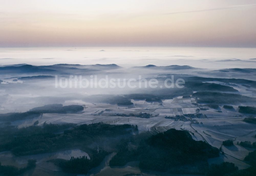 Luftbild Rötz - Die winterlich verschneite Landschaft des Oberpfälzer Waldes um Rötz im Bundesland Bayern