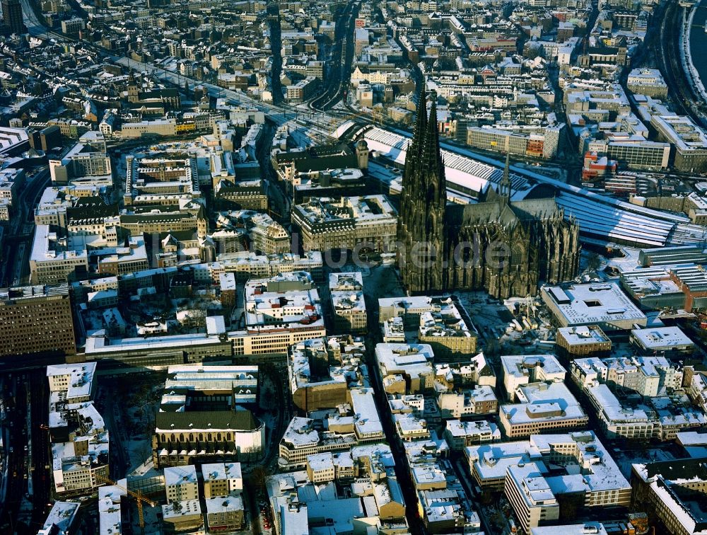 Luftbild Köln - Die winterliche Innenstadt in Köln im Bundesland Nordrhein-Westfalen