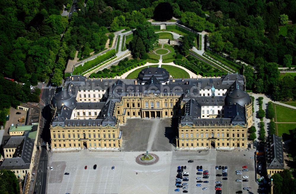 Luftbild Würzburg - Die Würzburger Residenz in der Innenstadt von Würzburg im Bundesland Bayern