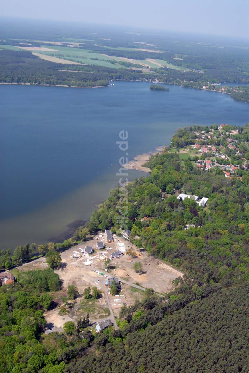 Bad Saarow / Brandenburg aus der Vogelperspektive: Direkt am größten See im Land Brandenburg, dem Scharmützelsee, entsteht das Feriendorf ?Schlosspark Bad Saarow?