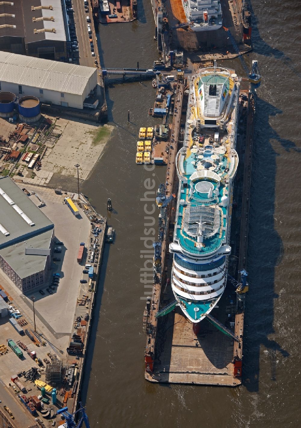 Hamburg von oben - Dockbetriebe und Werfthafen im Hamburger Hafen