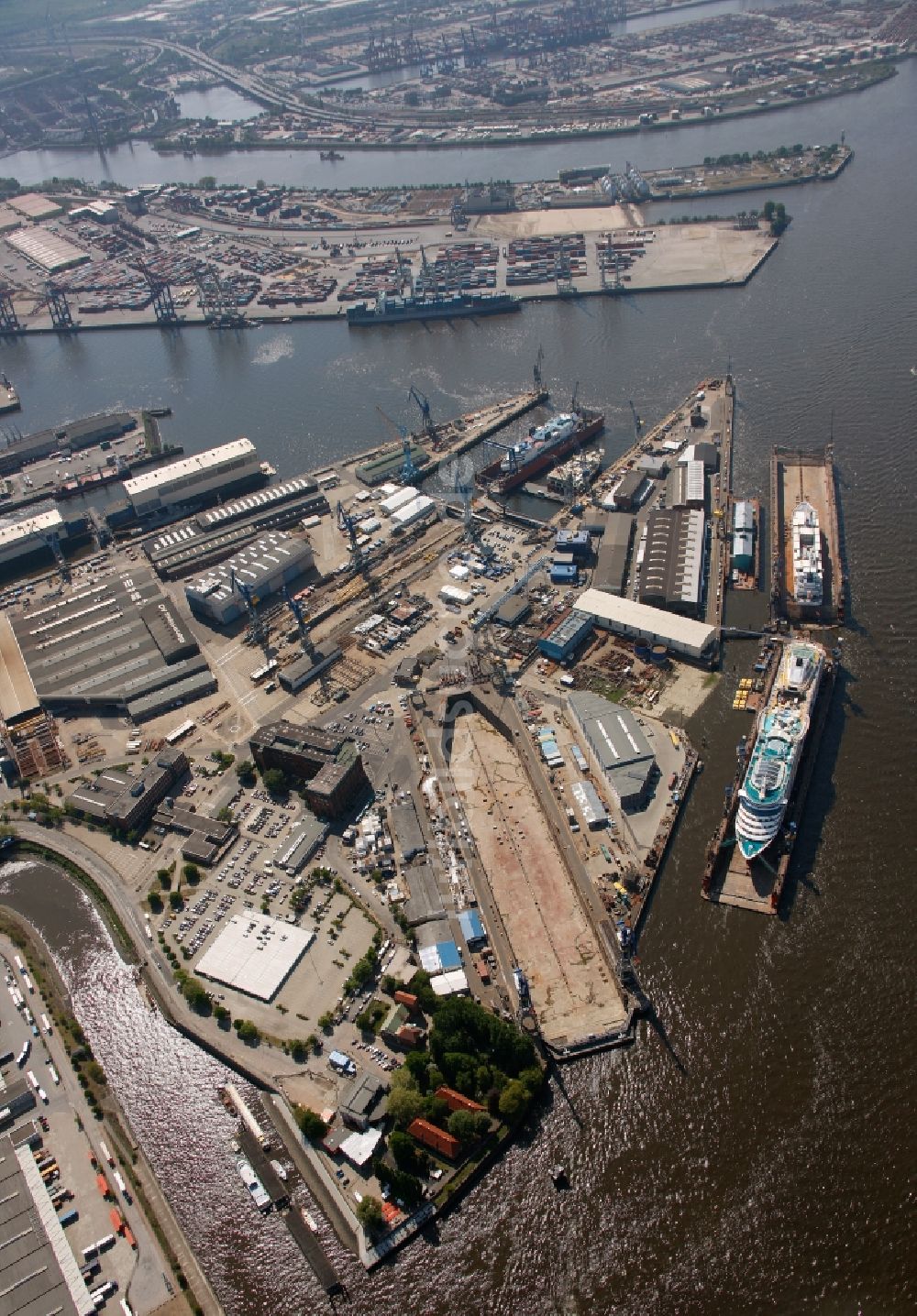 Luftaufnahme Hamburg - Dockbetriebe und Werfthafen im Hamburger Hafen