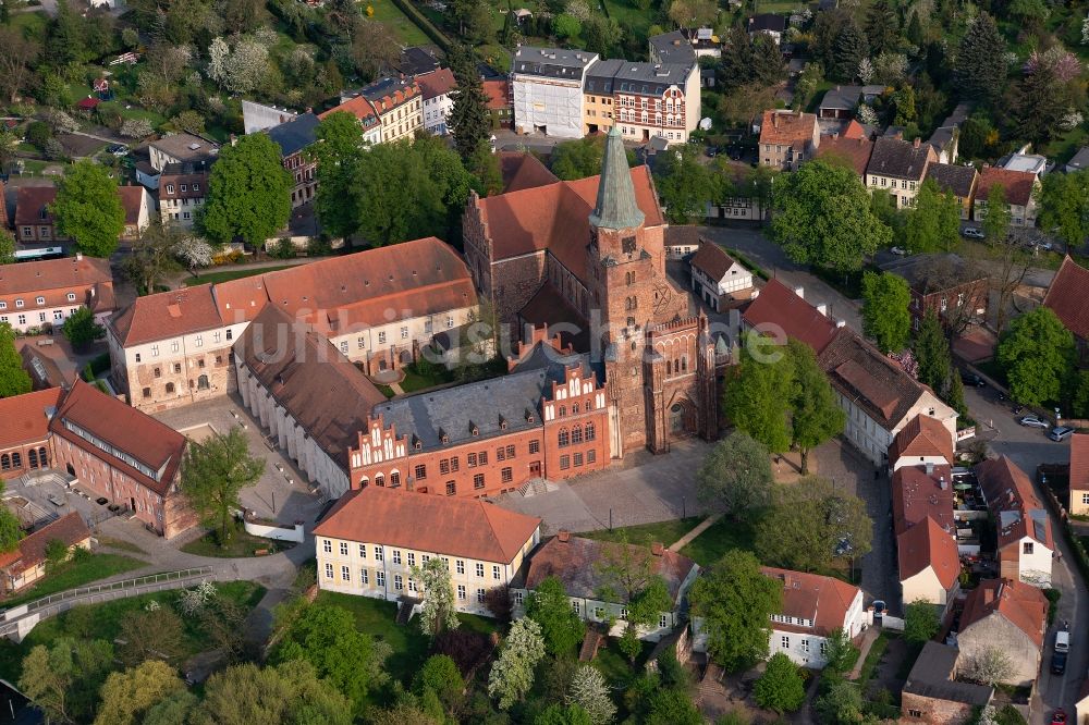 Brandenburg an der Havel von oben - Dom zu Brandenburg in Brandenburg an der Havel im Bundesland Brandenburg, Deutschland