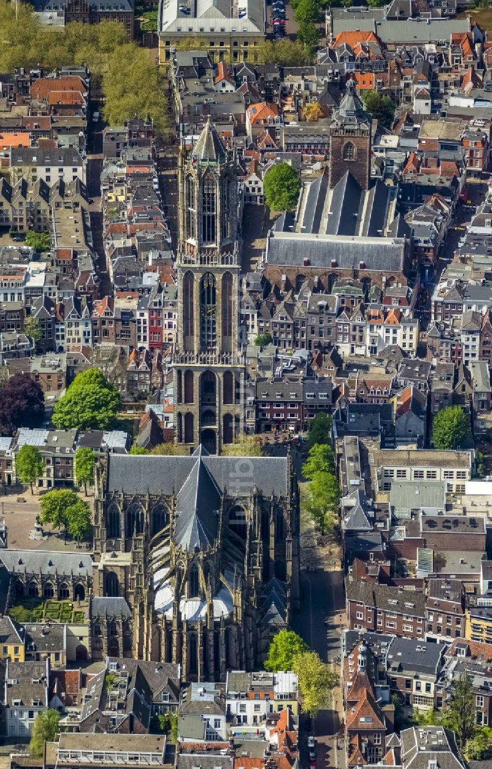 Utrecht aus der Vogelperspektive: Dom und Domkerk - Turm in der Altstadt von Utrech in Holland - Niederlanden